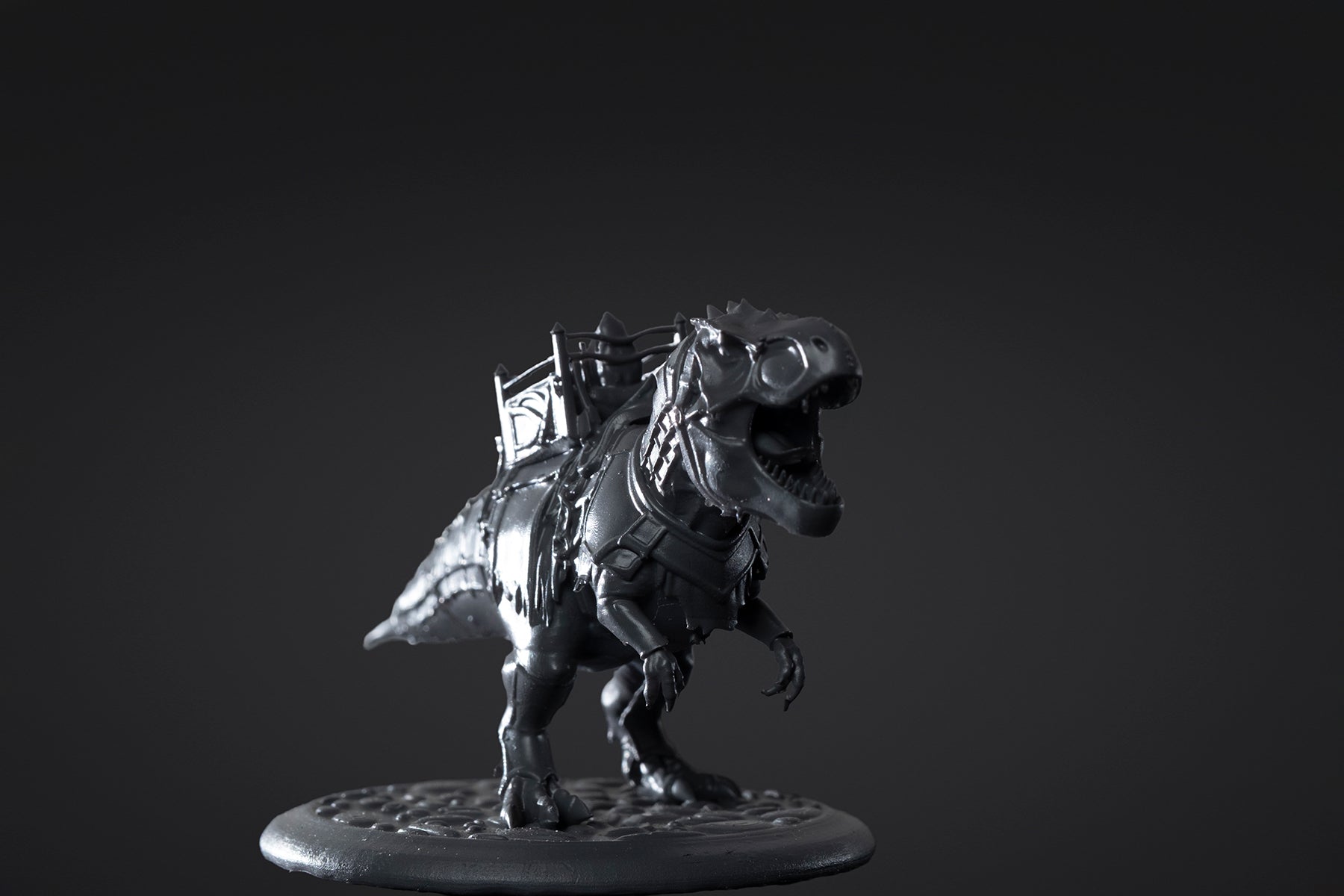 Figurine de Tyrannosaurus rex en armure à peindre