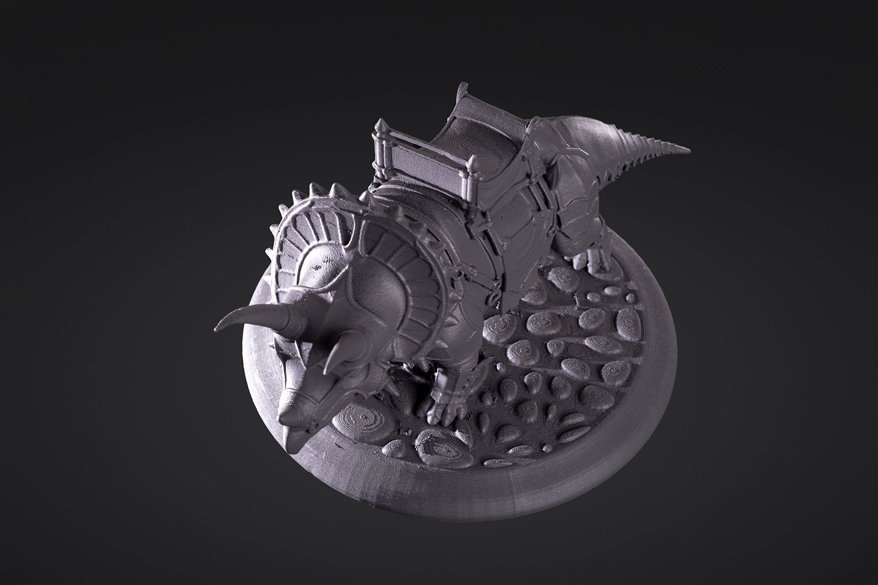 Figurine de Tricératops en armure à peindre