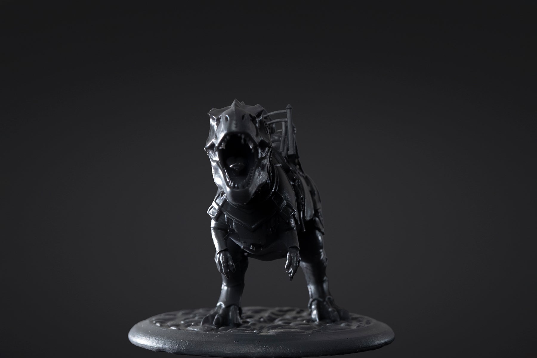 Figurine de Tyrannosaurus rex en armure à peindre
