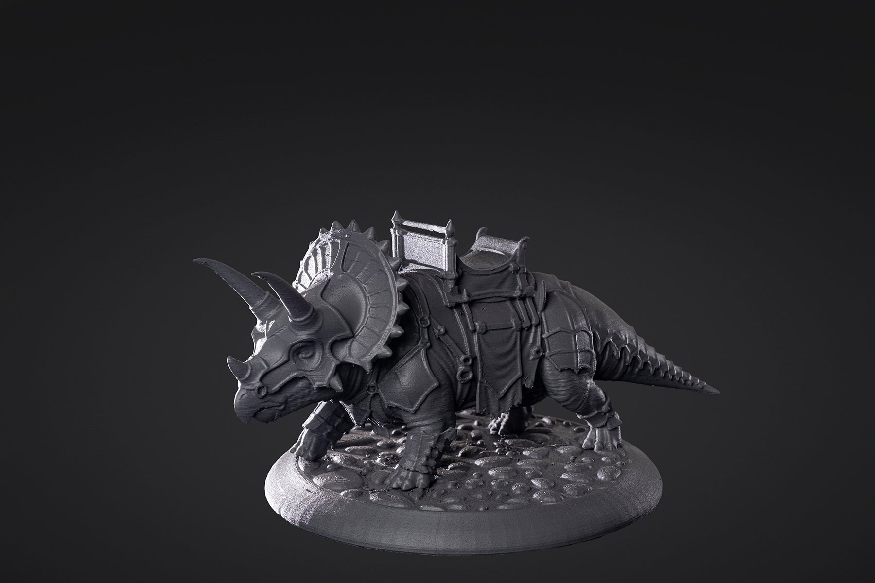 Figurine de Tricératops en armure à peindre